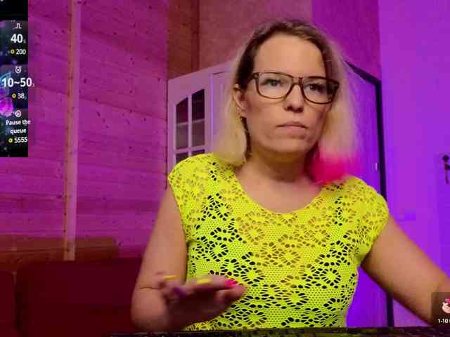 Findom_Lady_Shine webcam