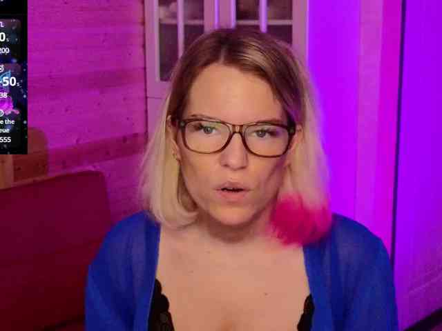Findom_Lady_Shine webcam
