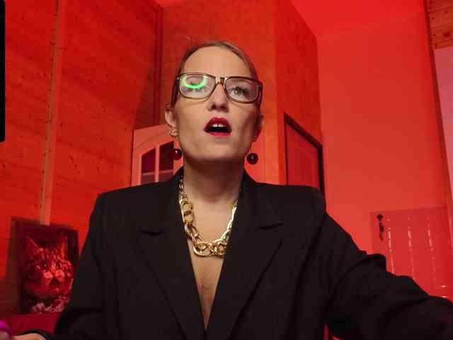 Findom_Lady_Shine webcam