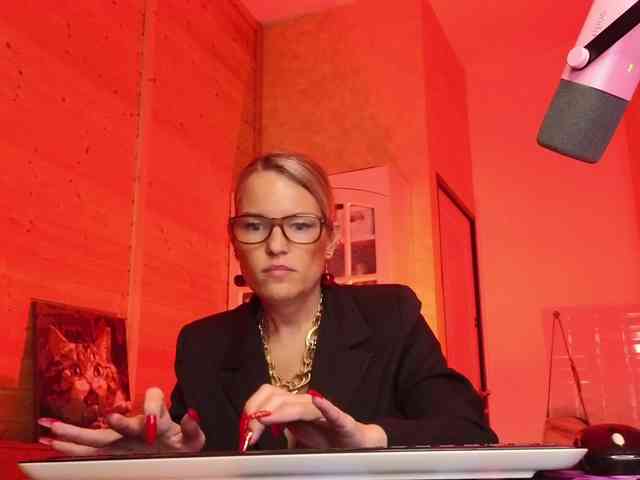 Findom_Lady_Shine webcam