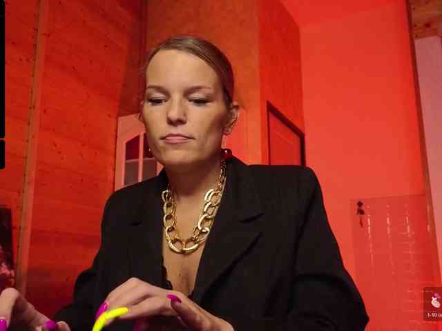 Findom_Lady_Shine webcam