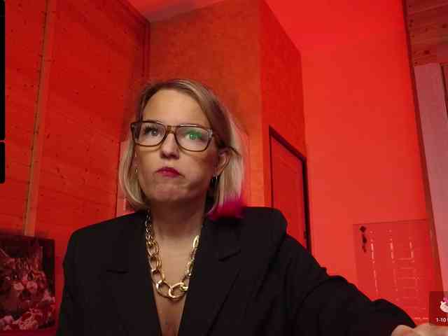 Findom_Lady_Shine webcam