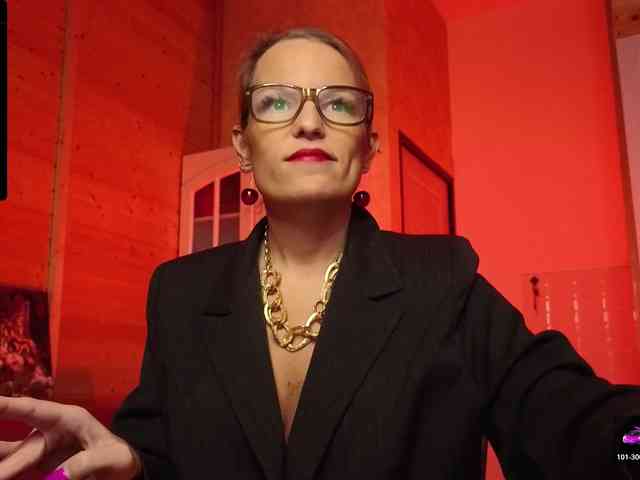 Findom_Lady_Shine webcam