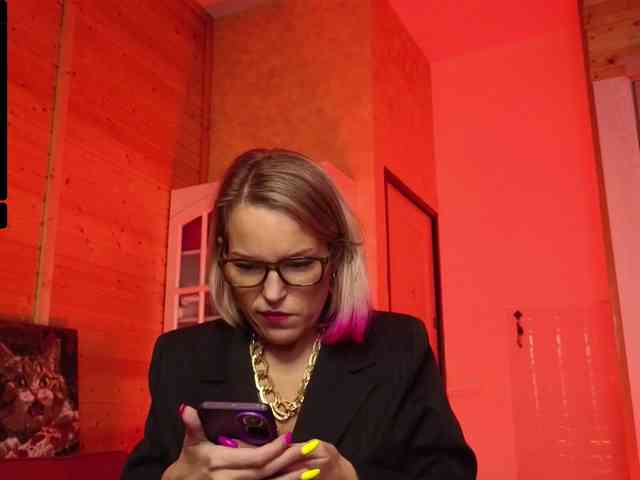 Findom_Lady_Shine webcam