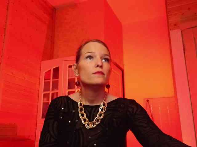 Findom_Lady_Shine webcam