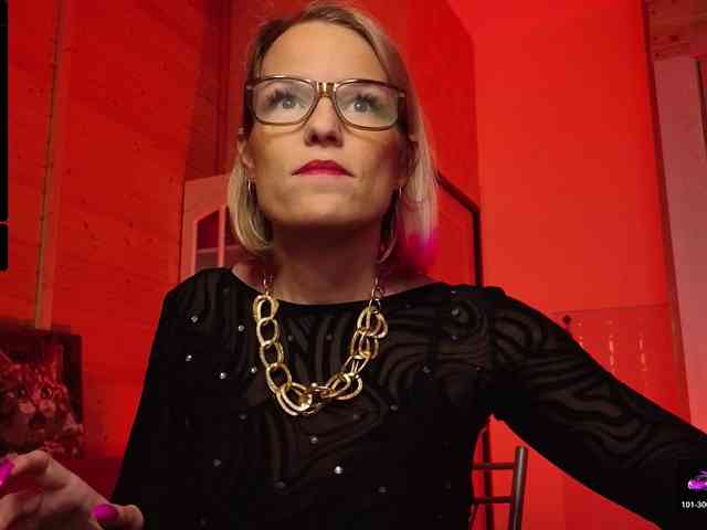 Findom_Lady_Shine webcam