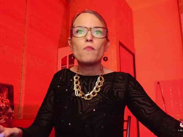 Findom_Lady_Shine webcam