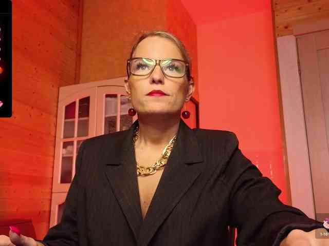 Findom_Lady_Shine webcam