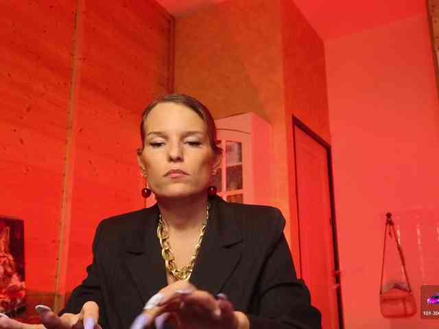 Findom_Lady_Shine webcam