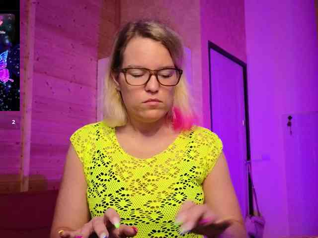 Findom_Lady_Shine webcam