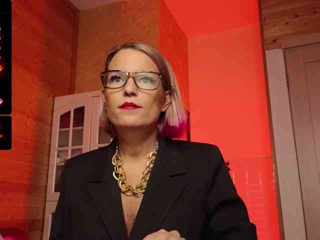 Findom_Lady_Shine webcam