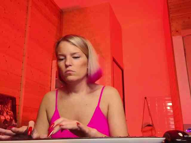 Findom_Lady_Shine webcam