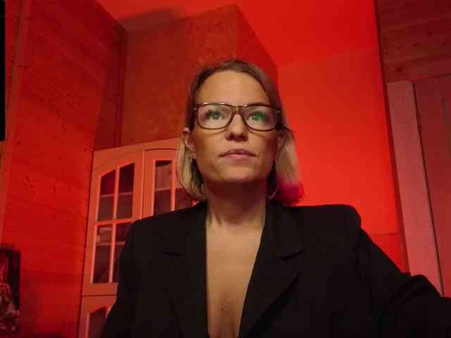 Findom_Lady_Shine webcam