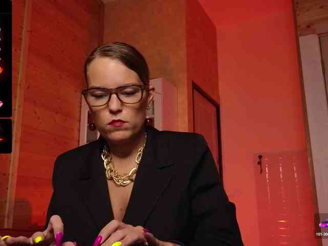 Findom_Lady_Shine webcam