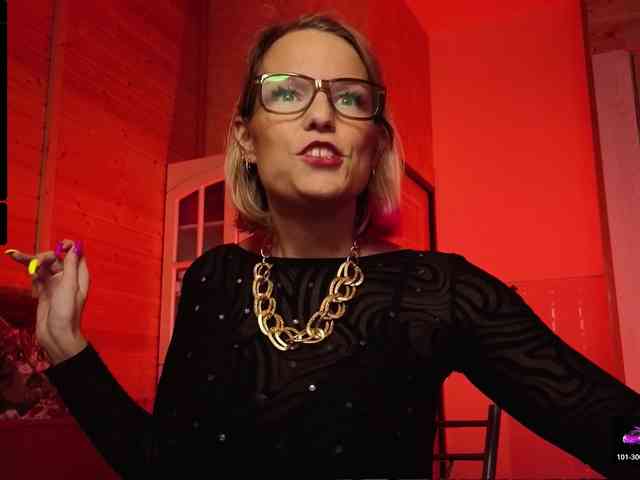 Findom_Lady_Shine webcam