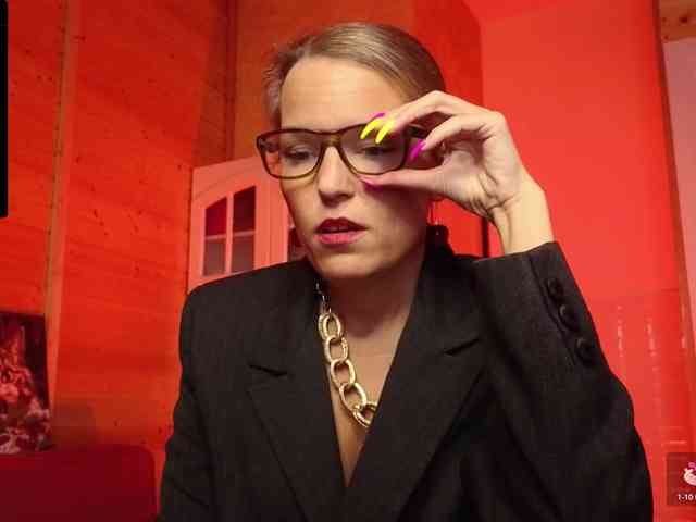 Findom_Lady_Shine webcam