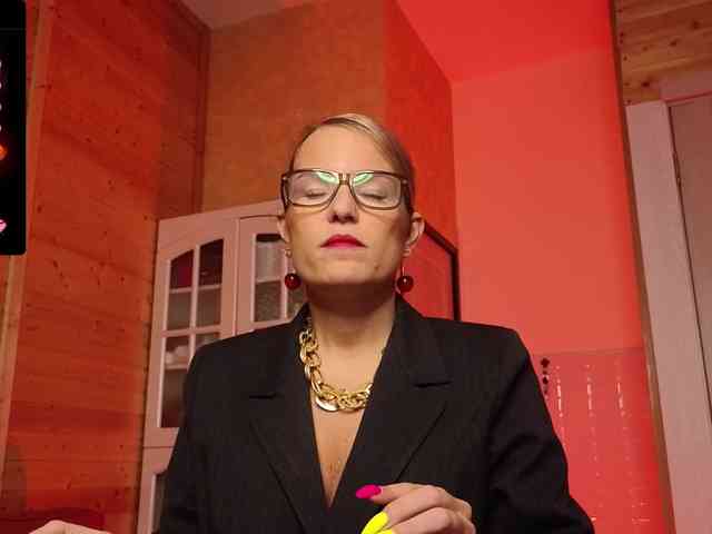 Findom_Lady_Shine webcam