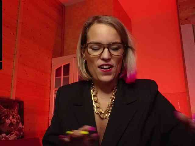 Findom_Lady_Shine webcam