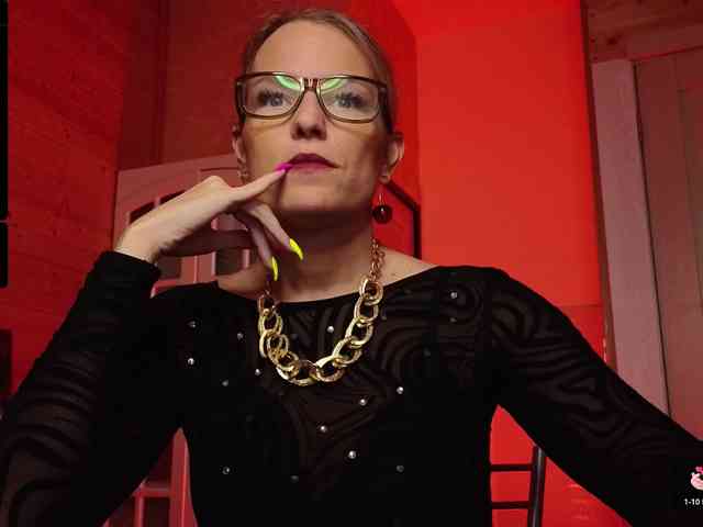 Findom_Lady_Shine webcam