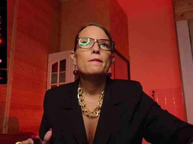 Findom_Lady_Shine webcam