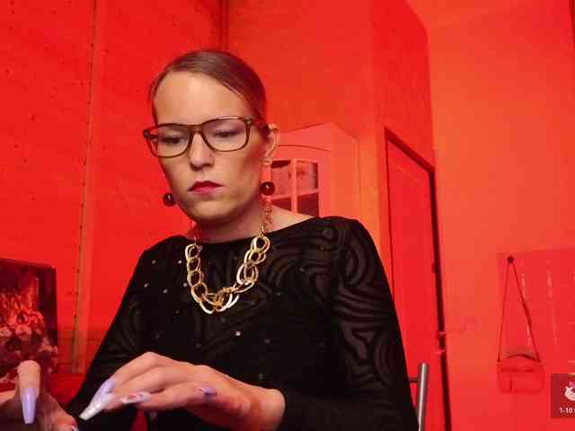 Findom_Lady_Shine webcam