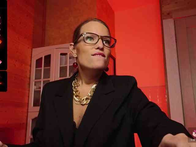 Findom_Lady_Shine webcam