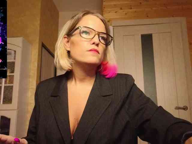 Findom_Lady_Shine webcam