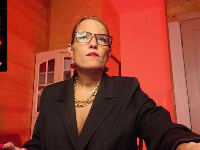 Findom_Lady_Shine webcam