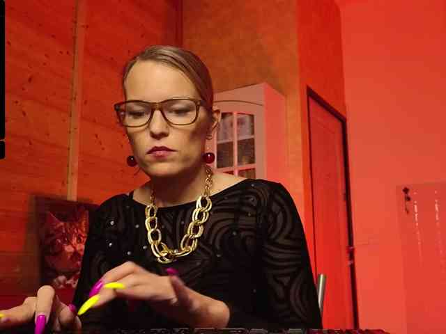 Findom_Lady_Shine webcam