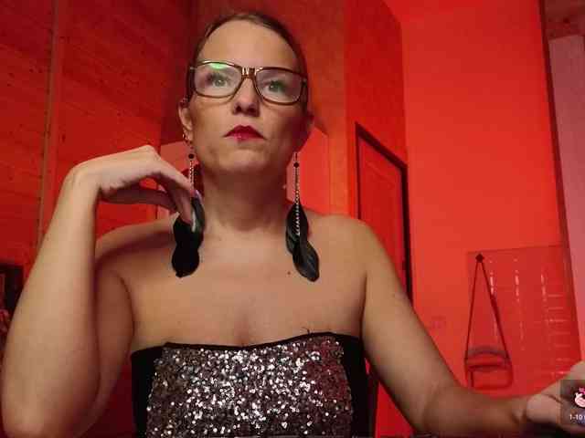 Findom_Lady_Shine webcam