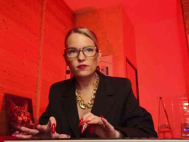 Findom_Lady_Shine webcam