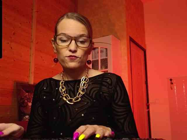 Findom_Lady_Shine webcam