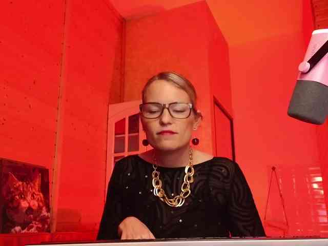 Findom_Lady_Shine webcam