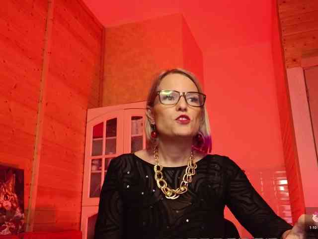 Findom_Lady_Shine webcam