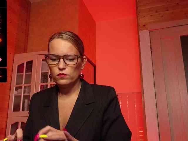 Findom_Lady_Shine webcam