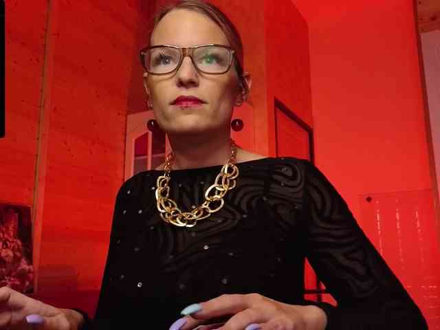 Findom_Lady_Shine webcam