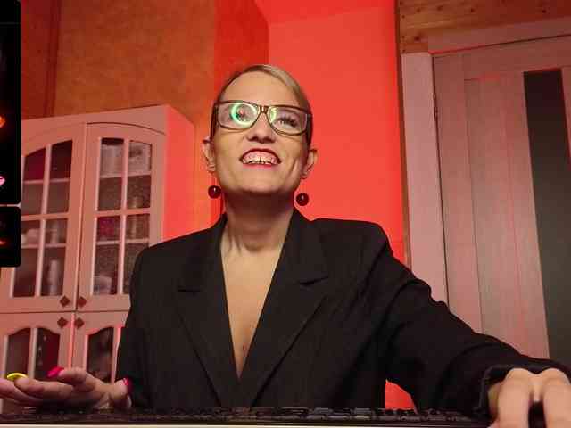 Findom_Lady_Shine webcam