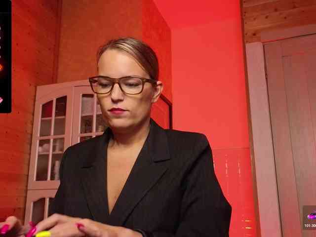 Findom_Lady_Shine webcam