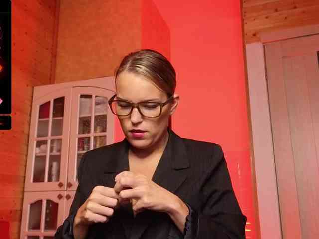 sweeteve050 Live Webcam on BongaCams