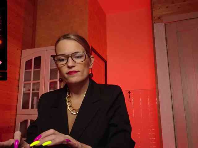 Findom_Lady_Shine webcam