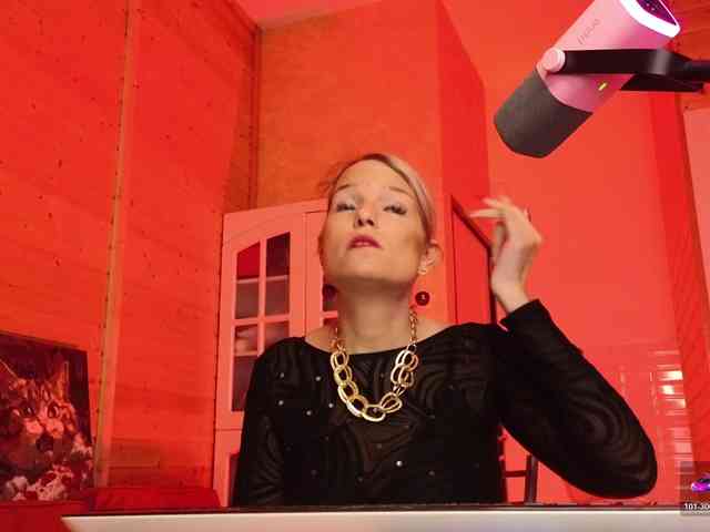 Findom_Lady_Shine webcam