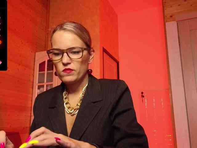 Findom_Lady_Shine webcam