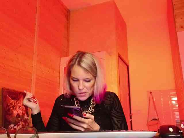 sweeteve050 Live Webcam on BongaCams