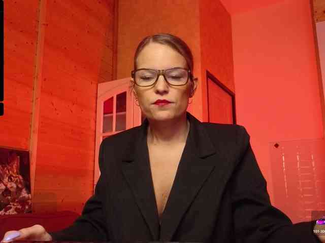 Findom_Lady_Shine webcam