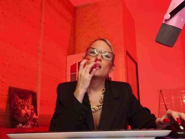 Findom_Lady_Shine webcam