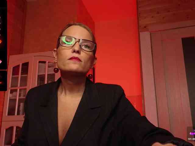 Findom_Lady_Shine webcam