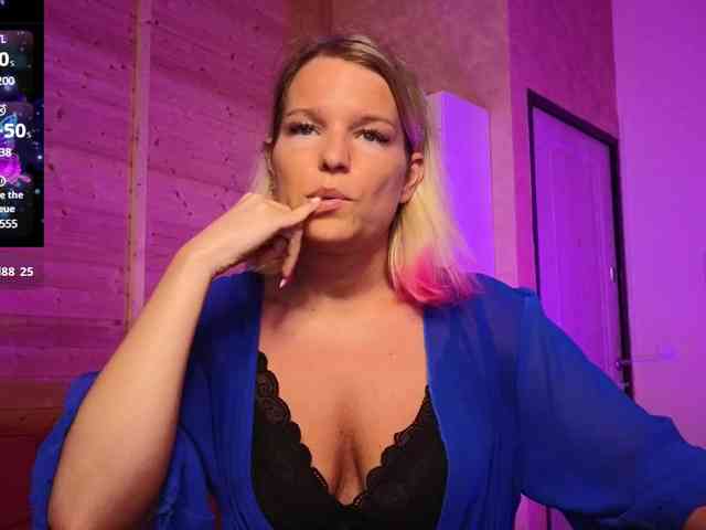 Findom_Lady_Shine webcam