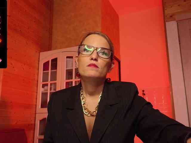 Findom_Lady_Shine webcam