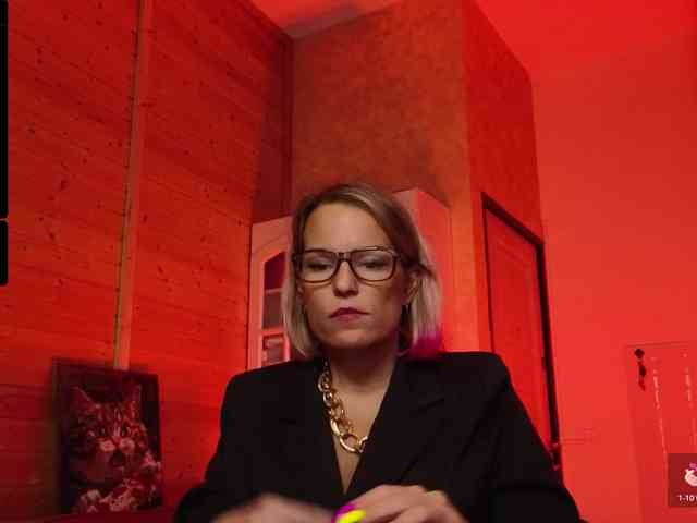 Findom_Lady_Shine webcam