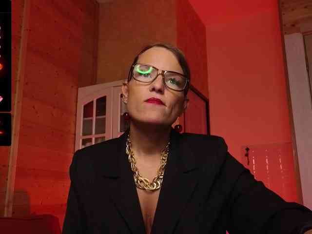 Findom_Lady_Shine webcam